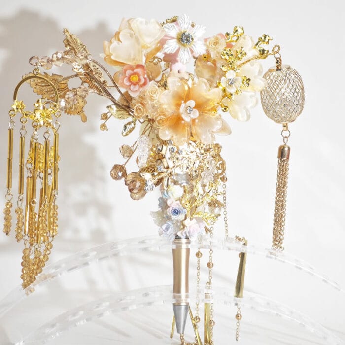 Golden latern with flower petal with Tassel Pen - Image 4