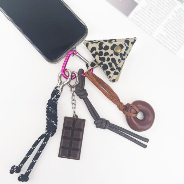 Triangles White speckles bag Donut Keychain 7 in 1 - Image 3